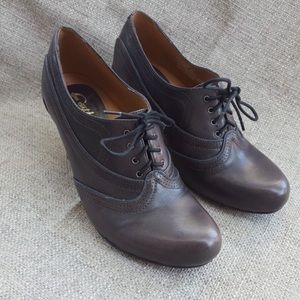 Earthies Forteena Gray Leather Heels